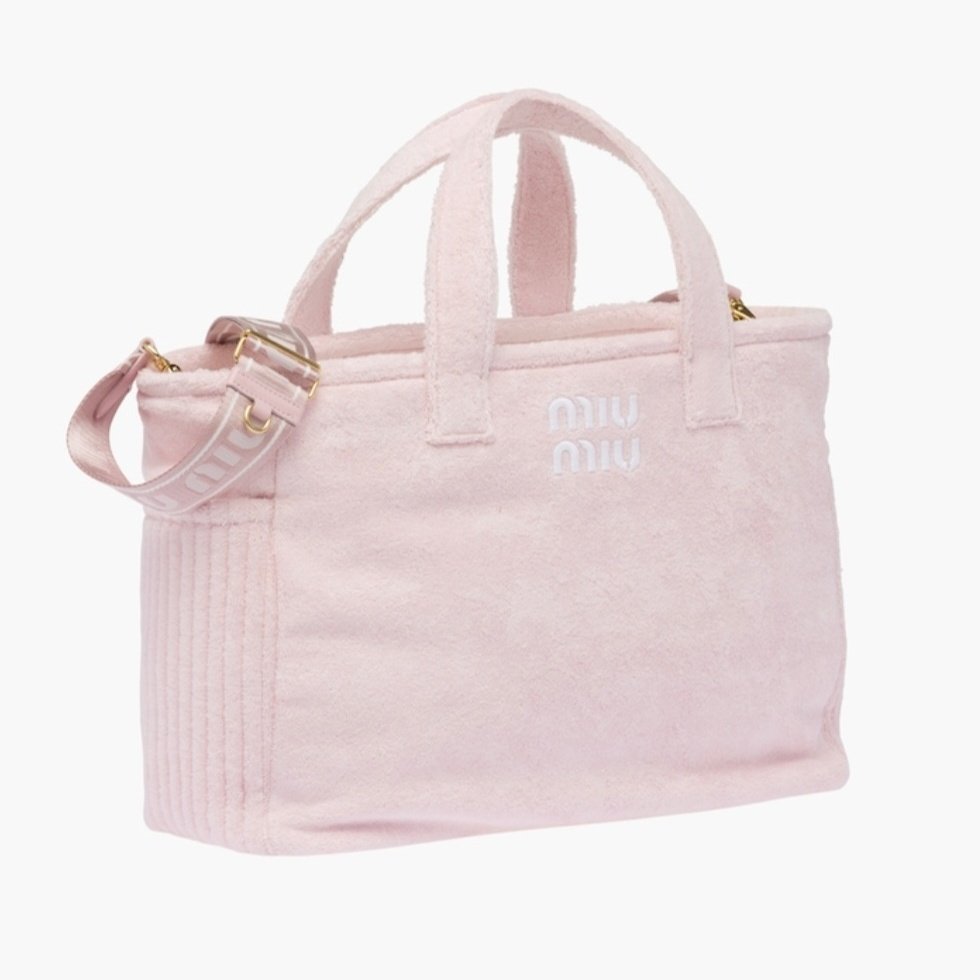 lovrchive's tweet photo. miu miu bag https://t.co/a0L4szKW57