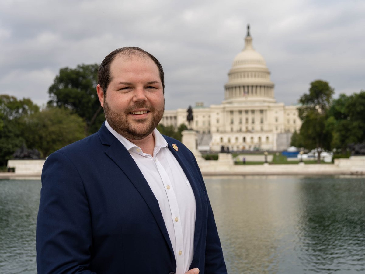 asuilp's tweet photo. Happy to congratulate Richard Picard III! ๐โ He enjoyed the ILP traveling class in Washington, D.C. A stimulating and eye-opening experience for him. He is a champion for his Chitimacha Tribe of Louisiana and we're excited for his future!
#asuilp #ILPgrads2022 https://t.co/cOlc9k3N8U