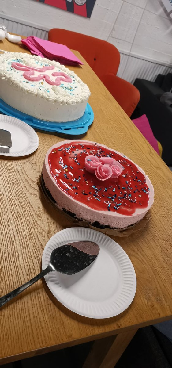 blanko_ry's tweet photo. Blankon kiltahuoneen pyöreitä 30-v. synttäreitä voi viettää vain näin upeiden kakkujen kanssa! 🍰 https://t.co/PJT1UYSrW5
