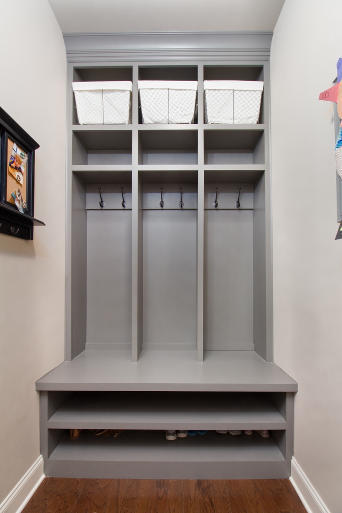 CCFFcompany's tweet photo. Everyone needs one of these.π A custom mudroom bench built and designed by CCFF.
#woodwork #woodworker #storage
#creativecabinetsff #creativecabinets #kitchenandbath #refinishing #remodeling #refacing #marietta #ccff #home #design https://t.co/bt16NHnXko