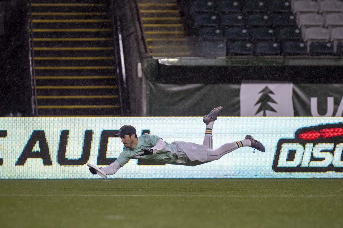 watchUFAtv's tweet photo. Layouts rain or shine ☔️

Eli Friedman with the big goal 

📸 John King @flatballphotos https://t.co/Fm7CGcfaq2