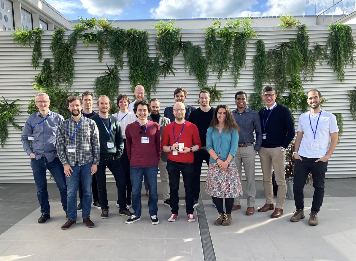 Great to see our students getting the chance to meet their colleagues from @LeedsMedAI_CDT (Leeds), @cdt_ai_health (UCL), and @AI4HealthCentre (ICL) to discuss AI for biomedical and health applications @UKRI_News @BioMedAI_CDT #CAI4H2022