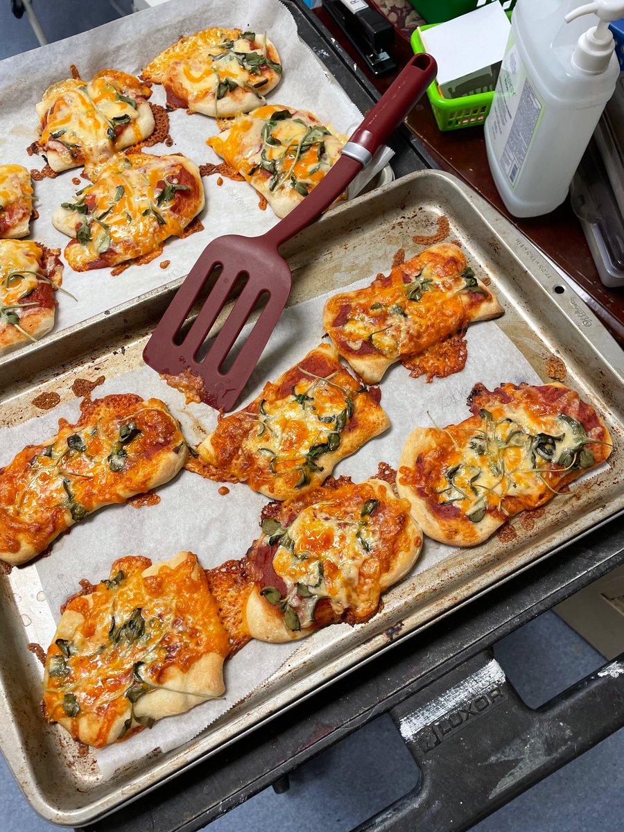 Room 8 made pizza using their sunflower microgreens. It was delicious 🍕 🌱 @NutonMB <a href="/aitcmb_kira/">Kira</a> <a href="/littlegrnthumbs/">Little Green Thumbs</a>