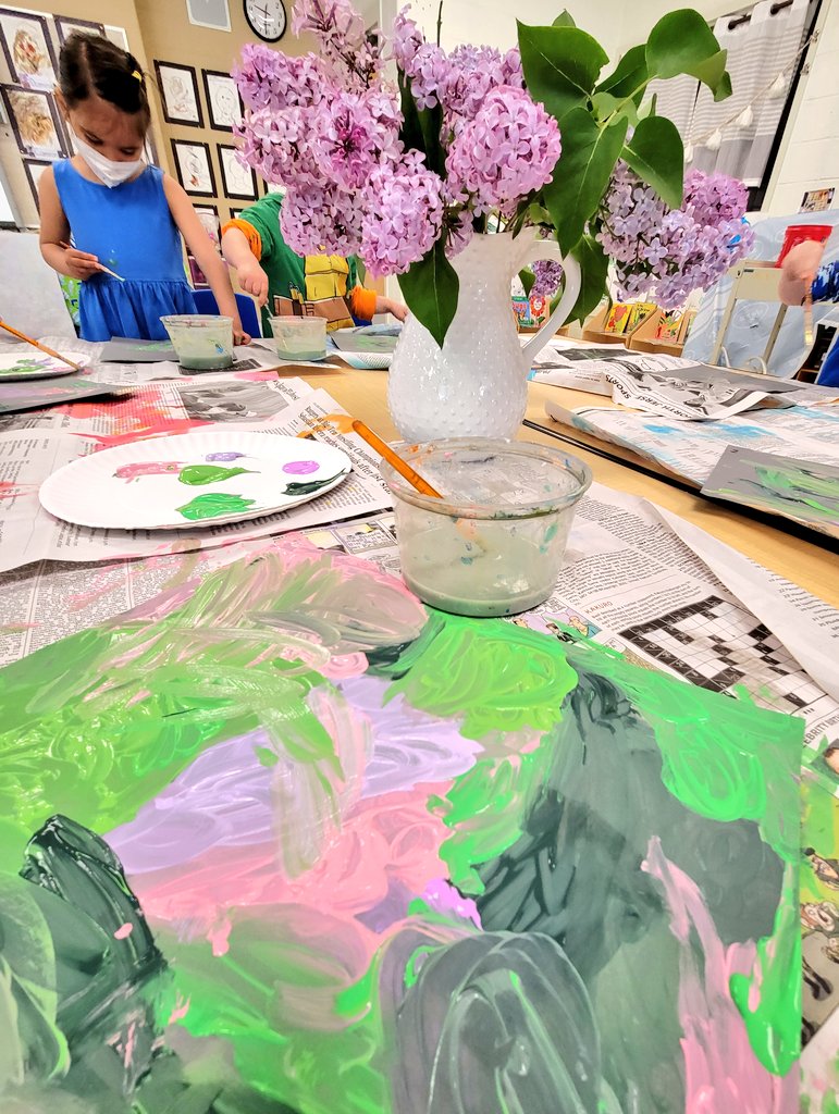 JuliaGoggi's tweet photo. Invitation to paint lilacs and wisteria. The olfactory is our oldest sense. We loved experiencing the strong florals of spring blossoms. #thirdteacher #processart #provocation #atelierista #invitationtocreate @WPSSicomac https://t.co/VR5S3SFZjP