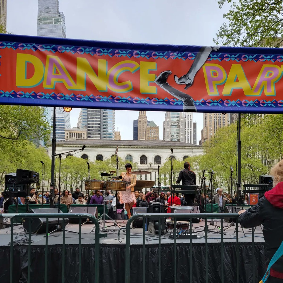 NYCFreeSummer's tweet photo. Bryant Park Dance Parties continue this Tuesday, Wednesday, and Thursday on the fountain terrace! Class 6-7pm, Live Music 7-8:30pm

Tuesday 5/10: Flamenco Rumba
Wednesday 5/11: African Fusion
Thursday 5/12: Music of the Americas 
💃🏾🪘🎵 https://t.co/13Vu26bYdT