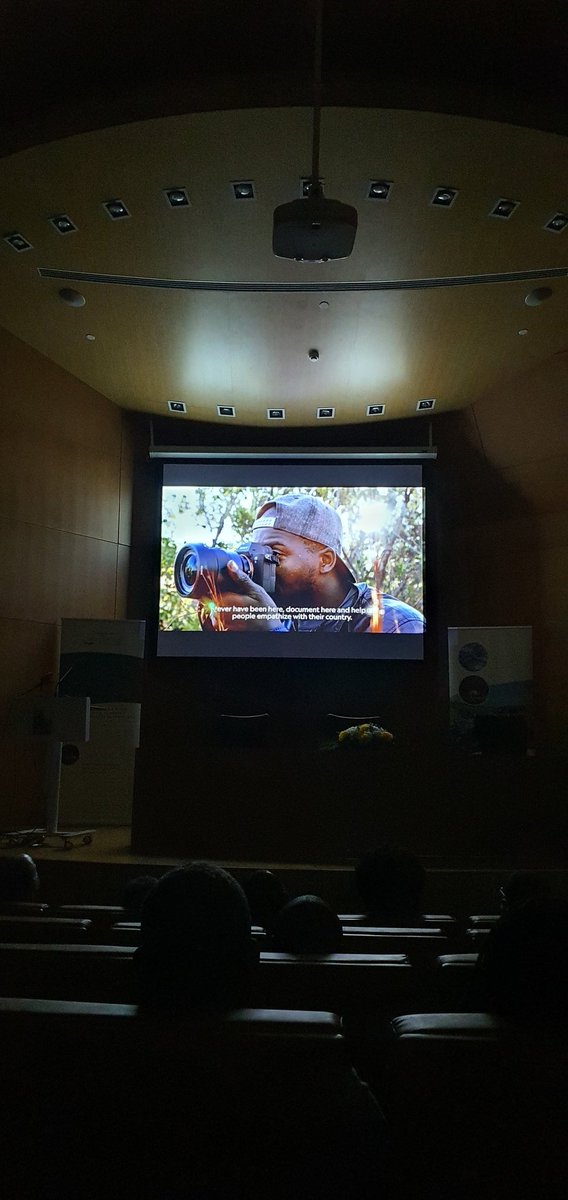 EricaPTavares's tweet photo. O @NatGeo acaba de assinar um acordo com a #TAAG e a #TPA para promoção do seu novo documentário #Kwando na TV e aeronaves.
@mauro_s3rgio sempre nas barras, a representar ✊🏽🇦🇴.
Ainda temos muito para conhecer, ainda temos muito por fazer. 💚 https://t.co/KCIoPcyDSl