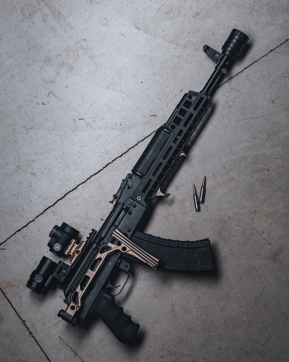 JMacCustoms's tweet photo. #TanoTuesday 🤩
Ft: 1913-FM + TAN-SS8R + CRIM.5", x-37 + BDS-37
📸 @morgan_studios_
#jmac #jmaccustoms #tanodize #boujietan https://t.co/THRadZVBuV