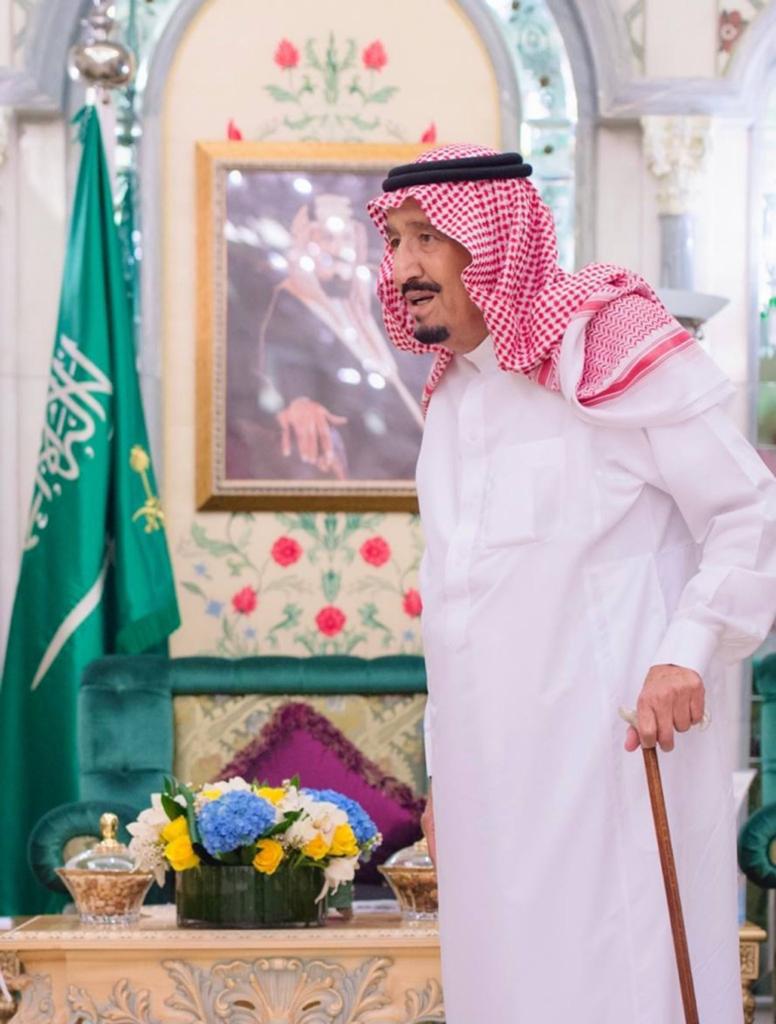 shayma_aabs's tweet photo. اسلمْ لنا فإذا سلمت فإنَّهُ
شعبٌ وراءك يا مليكي يسلمُ 

تتطمَّنُ الأوطانُ إذ تمشي بها
مُتبسِّماً والأرض خلفك تبسمُ.
🤍🇸🇦 يحيى رياني https://t.co/ixlYYrYCjM