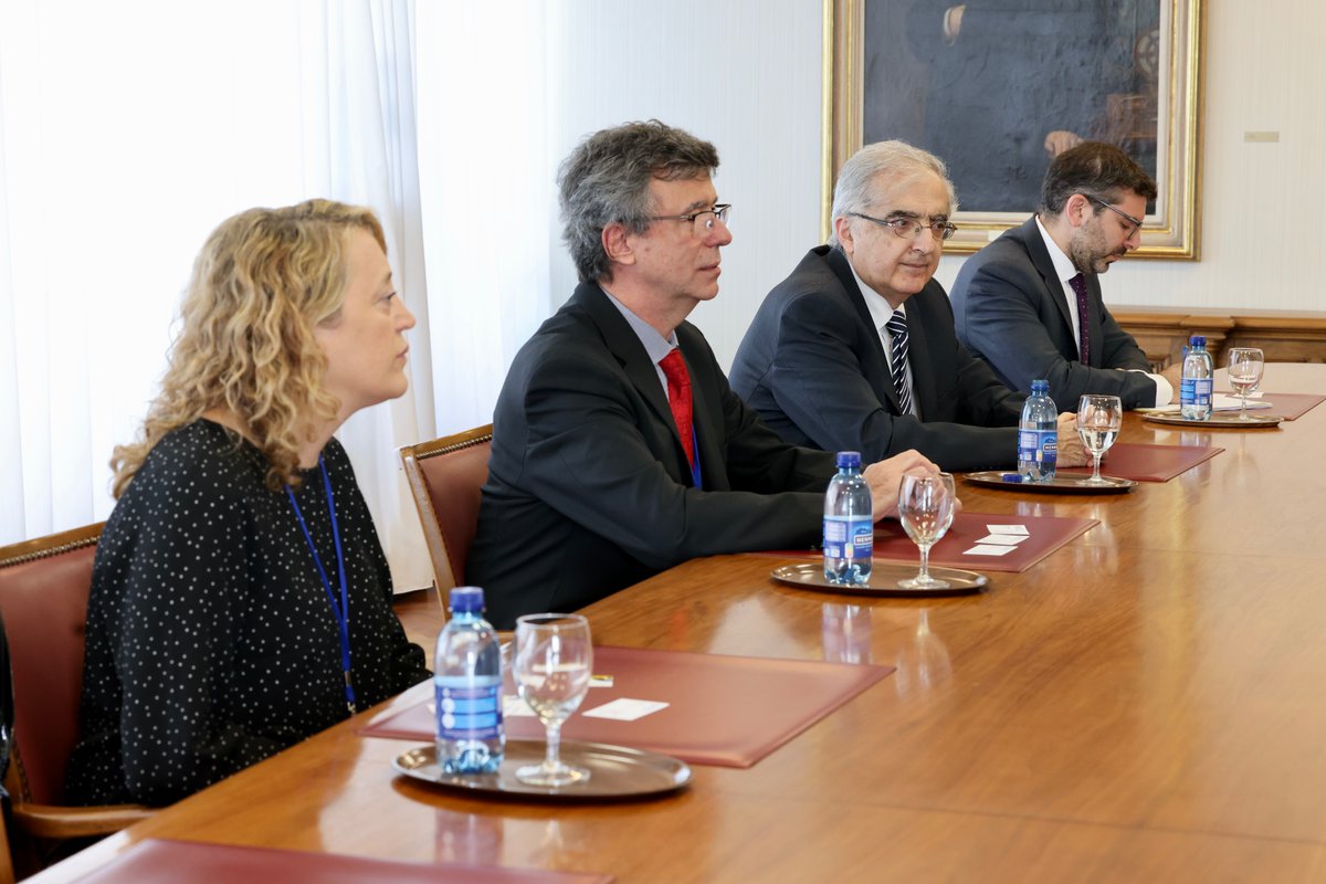 UPU_UN's tweet photo. An immense pleasure to meet Mr Mateo Gómez Ortega, #Argentina's Undersecretary of Telecommunications & Connectivity, & H.E. Amb. Alberto D’Alotto. The success of the #vaccination campaign facilitated by #CorreoArgentino is an outstanding example of best practices in #Post4Health. https://t.co/UNPxq7sP4e