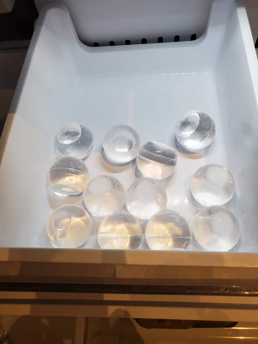 Remodel_w_Feia's tweet image. WOW! @LG_Hausys refrigerator that makes craft ice! #SKSxDesignhounds #DesignhoundsNapa #SKSNapaEdc  #appliances #FeiaConstruction