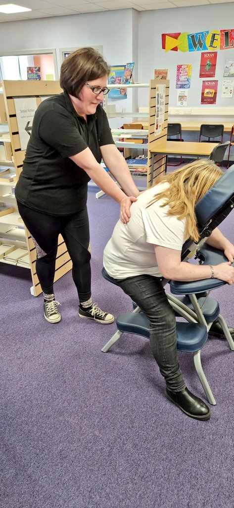 NatalieFARE's tweet image. Treats for our @smithycroft282 parents/carers working towards their SCQF Mental Health Essentials. Lovely ladies @thewellbeing_hub based in Rogart St, Bridgeton came &amp;amp; gave mini treatments today after our learning. Massive thank you! @FARE_Scotland #MentalHealthAwarenessWeek