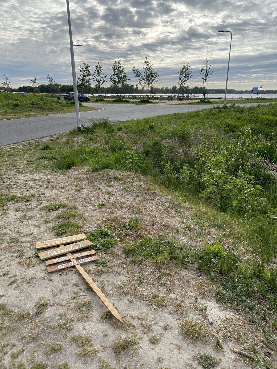 Van Harte Marc &amp; Floor! Ken jullie niet, maar dit bordje ligt hier op straat. Ik geef het af bij Brasserie Buitenhuis #Valkenburg, waar jullie ongetwijfeld een topfeest hadden. Enjoy Life, enjoy love ♥️