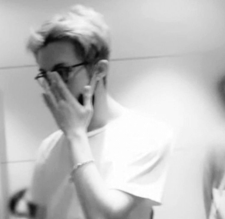 李J tweet media