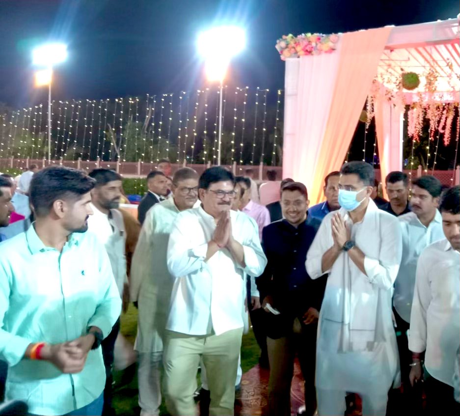SachinPilot's tweet photo. आज जयपुर में अखिल भारतीय कांग्रेस कमेटी के सोशल मीडिया विभाग के राष्ट्रीय संयोजक श्री @VipinINC के वैवाहिक समारोह में शिरकत कर शुभकामनाएं प्रेषित की। https://t.co/XGxRXlT7VA
