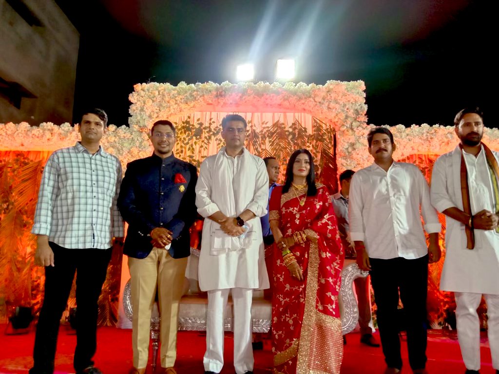 SachinPilot's tweet photo. आज जयपुर में अखिल भारतीय कांग्रेस कमेटी के सोशल मीडिया विभाग के राष्ट्रीय संयोजक श्री @VipinINC के वैवाहिक समारोह में शिरकत कर शुभकामनाएं प्रेषित की। https://t.co/XGxRXlT7VA
