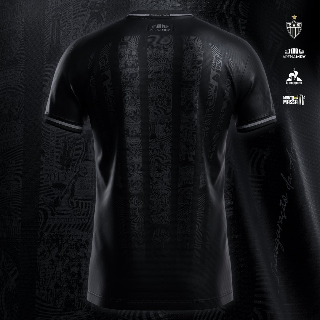 ArenaMRV's tweet photo. O Manto é a segunda pele do Atleticano, a Arena MRV é a nossa casa, nada mais justo que uni-los em uma camisa única. O manto da Massa 3 já está disponível no site: https://t.co/m97CKs5Umi 

Parabéns pela criação, @willrios! https://t.co/2Ur7tb0cwL