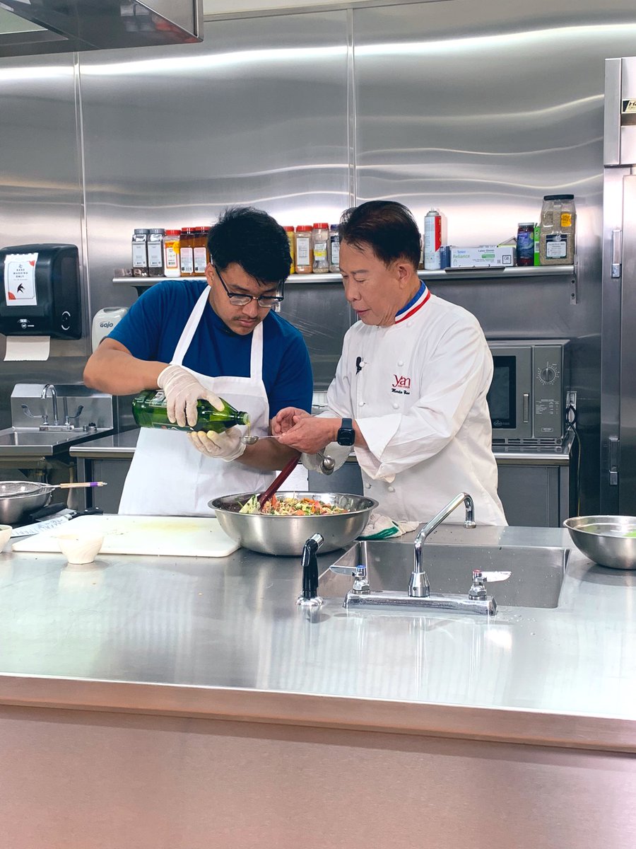 VegasPBS's tweet photo. On location @swctacommunity working on a new project with @ClarkCountySch students and #ChefMartinYan The #GreatVegasRecipe will premiere summer! 🥙👨🏻‍🍳🌶 https://t.co/rerRyBRTf4
