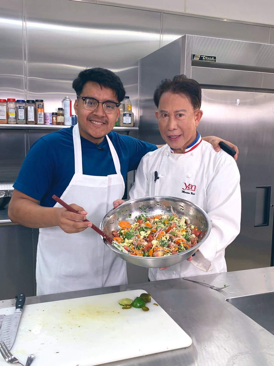VegasPBS's tweet photo. On location @swctacommunity working on a new project with @ClarkCountySch students and #ChefMartinYan The #GreatVegasRecipe will premiere summer! 🥙👨🏻‍🍳🌶 https://t.co/rerRyBRTf4