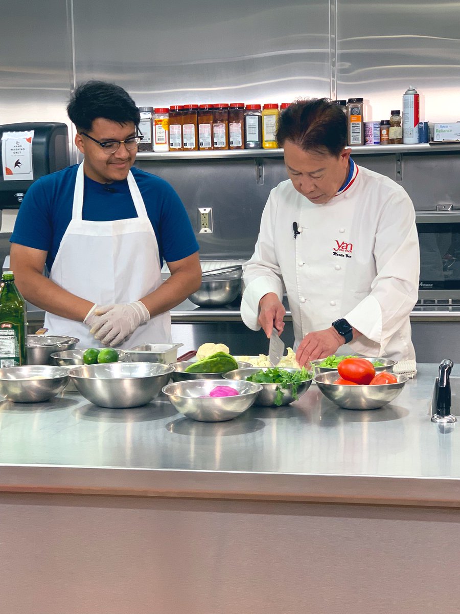 VegasPBS's tweet photo. On location @swctacommunity working on a new project with @ClarkCountySch students and #ChefMartinYan The #GreatVegasRecipe will premiere summer! 🥙👨🏻‍🍳🌶 https://t.co/rerRyBRTf4