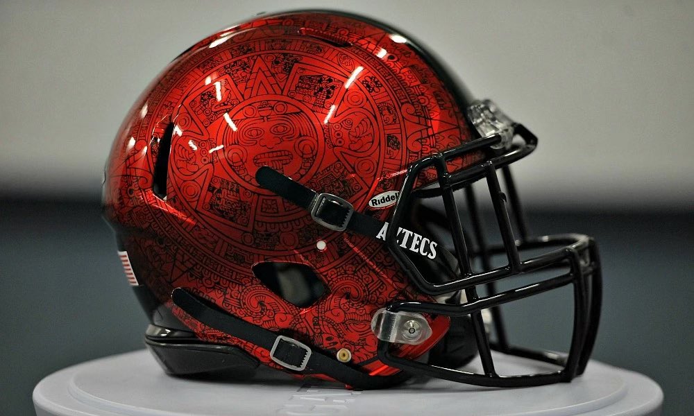 imktbtw's tweet photo. After a great conversation with @SpiceBoy408 @CaliBloodLine81 @coachsumlerSDSU I am blessed to receive my 1st D1 offer from @AztecFB ! @DEdgeFootball @papirican21 @AZcoachHenri https://t.co/aEarchK57K