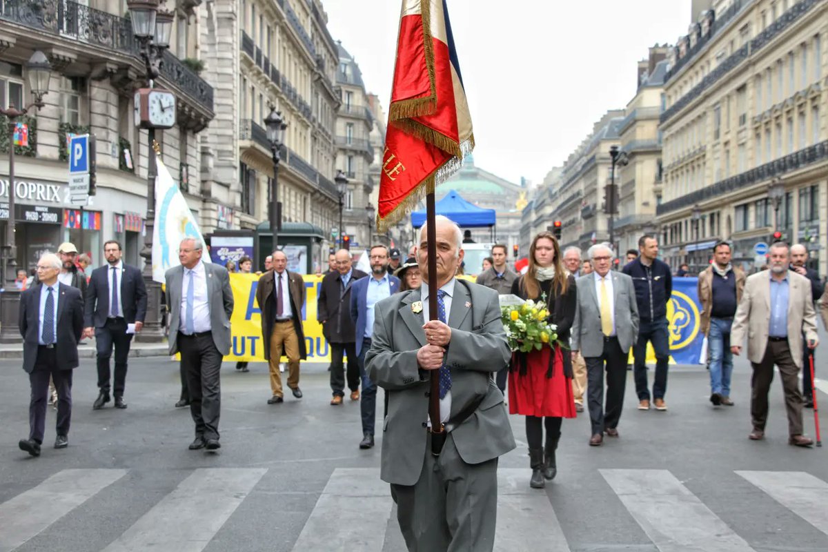actionfrancaise's tweet photo. ⚜️ HOMMAGE À JEANNE D'ARC ⚜️

Comme chaque deuxième dimanche de mai depuis 1920, l'Action française célèbre Sainte Jeanne d'Arc. Chaque fois nous sommes plus nombreux, et cette fois nous étions 700.

#Jeannedarc #Jeanne2022 #8mai2022 https://t.co/6v1zqC3E7S
