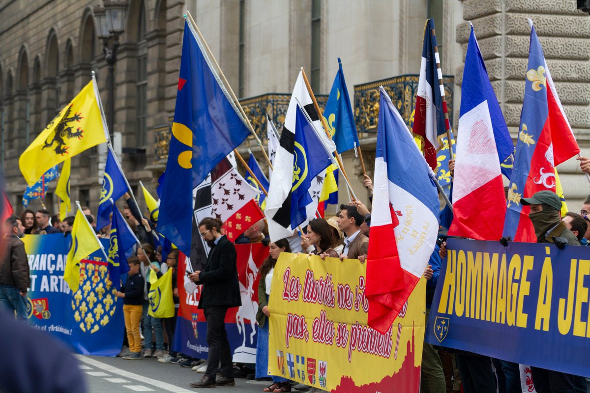 actionfrancaise's tweet photo. ⚜️ HOMMAGE À JEANNE D'ARC ⚜️

Comme chaque deuxième dimanche de mai depuis 1920, l'Action française célèbre Sainte Jeanne d'Arc. Chaque fois nous sommes plus nombreux, et cette fois nous étions 700.

#Jeannedarc #Jeanne2022 #8mai2022 https://t.co/6v1zqC3E7S