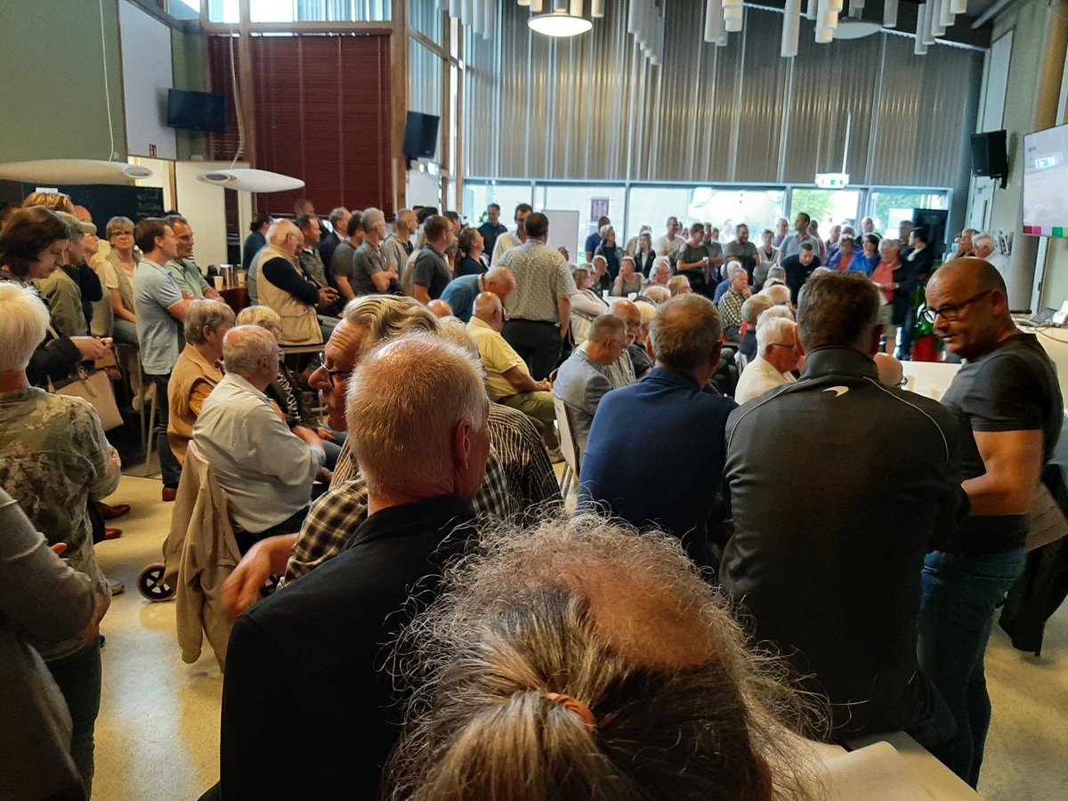 Enorme drukte bij informatiebijeenkomst over nieuwbouw woningen in #beesd binnenkort meer in <a href="/dgrivierenland/">De Gelderlander</a>