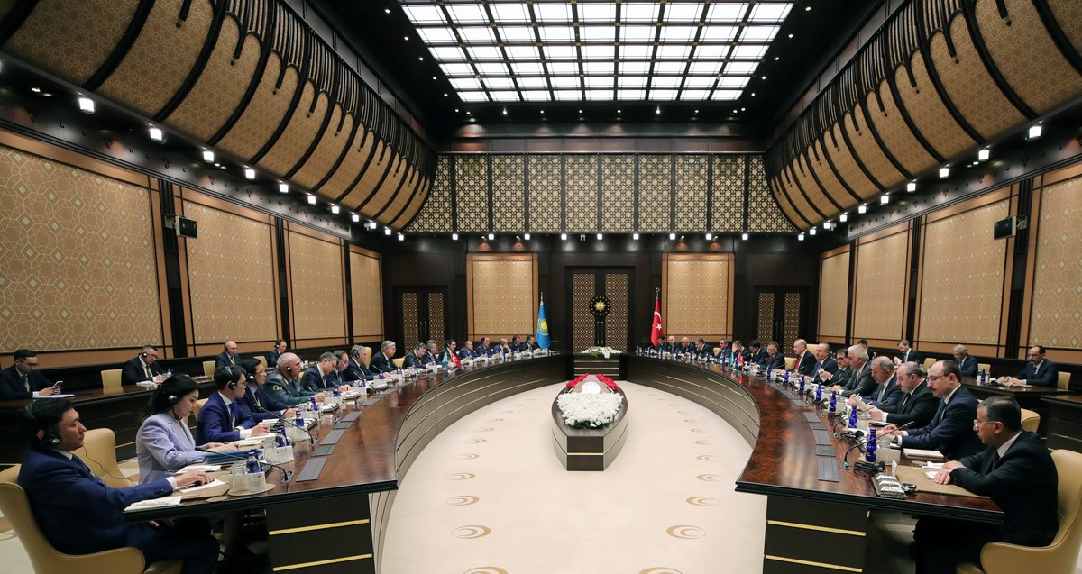 Kazakistan ile ticaretimiz geçtiğimiz sene bir önceki yıla oranla %58 artarak 5,3 milyar doları aştı. Birlikte atacağımız adımlarla hızla 10 milyar dolar hedefine ulaşacağız.

Türk firmalarını Kazakistan’a daha fazla yatırım yapmaya teşvik etmeyi sürdüreceğiz.