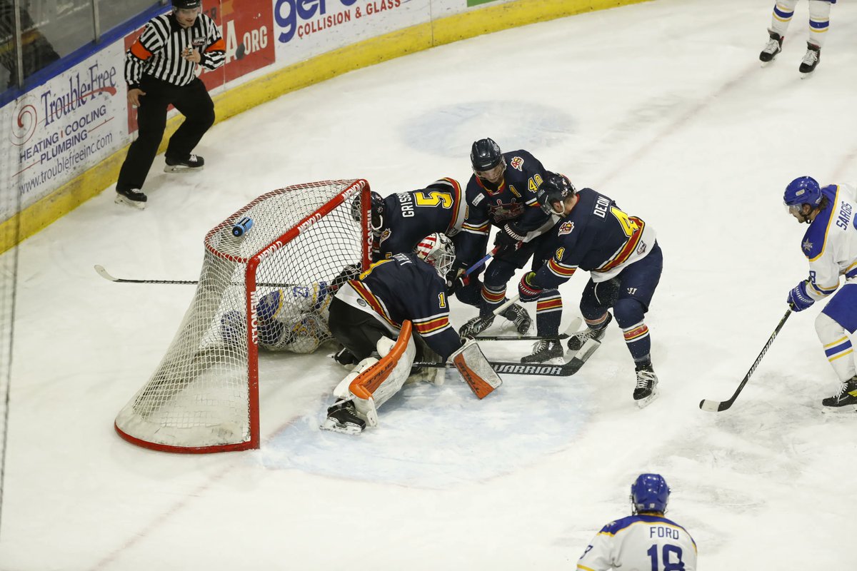 Peoria_Rivermen's tweet photo. Some of our favorite moments from the finals...
📸  @timlesterimages/@fieldpasshockey https://t.co/TqNht41gdD