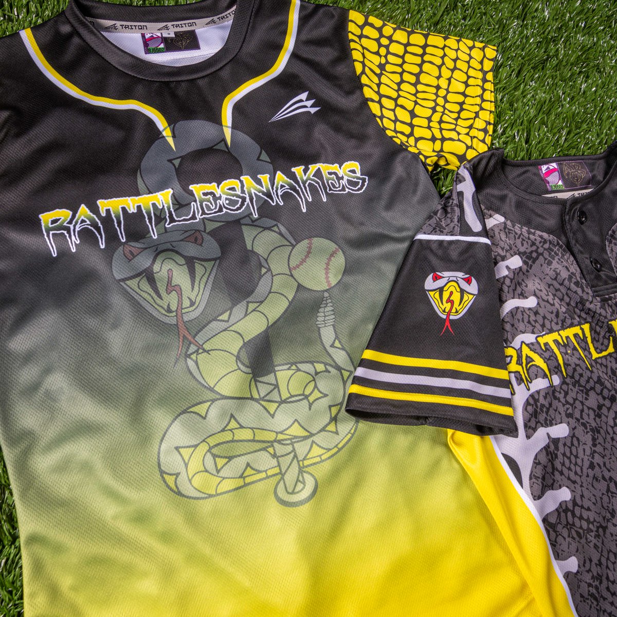 CustomSoftball's tweet photo. #Triton does custom better than the rest. Get started on your designs today. https://t.co/sQjmcuOP6T
👥 New Mexico’s Alburquerque Rattlesnakes
🔥 Modern Designs MB115 and MB129
#teamtriton #customsoftballjerseys #softballjerseys #softballuniforms https://t.co/L4XsfJXmFu