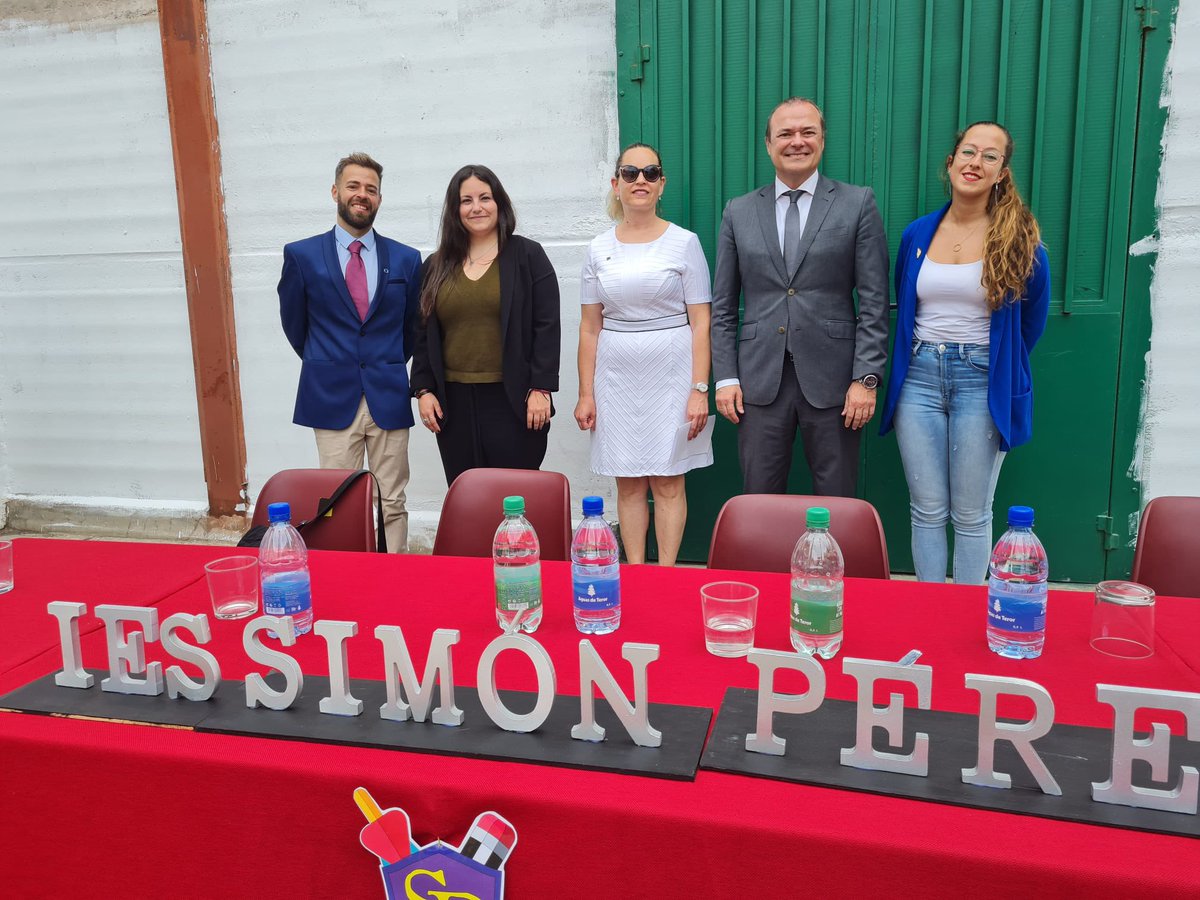 GranCanariaJven's tweet photo. ✨La Consejera de Educación y Juventud @OlaiaMR estuvo hoy de visita en el IES SIMÓN PÉREZ en el marco de la II EUROPE WEEK. 

🇪🇺En esta semana el alumnado ha conocido sobre las oportunidades que les ofrece Europa a través de charlas y actividades. https://t.co/NYGMazsiKr