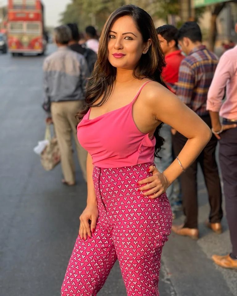 X_angels_007's tweet photo. #banarjee #hugeboobs #sexy #desi #actress https://t.co/Yoe43zLaYa