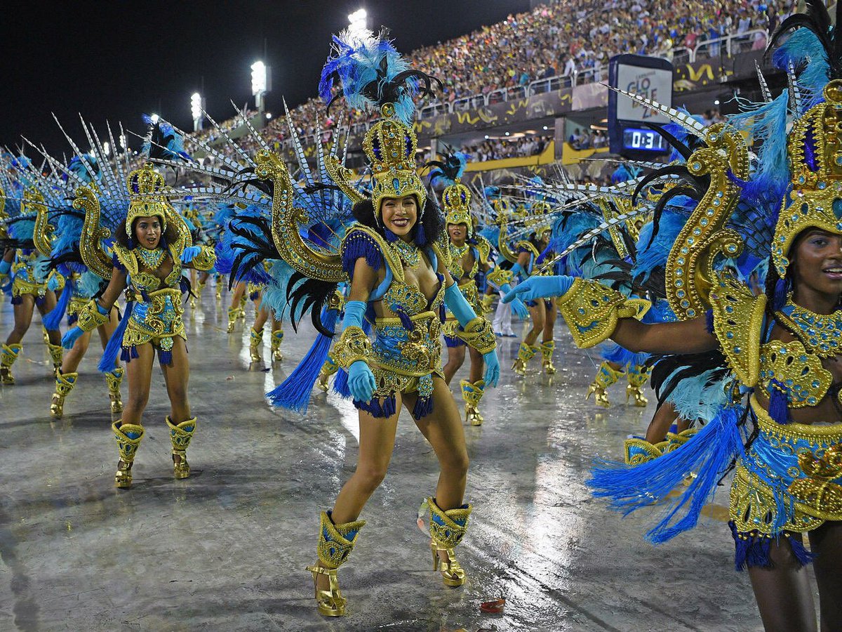 SabrinaenPeru's tweet photo. El Carnaval de Rio 🇧🇷tiene una duración de cuatro días en los cuales las escuelas de Samba se dan cita para competir, y en donde la ciudad recibe visitantes de todo el mundo, recibiendo 6 millones de turistas! 
#DescubreElMundoconAVGE 
#Brasil https://t.co/32RkfSYQCT