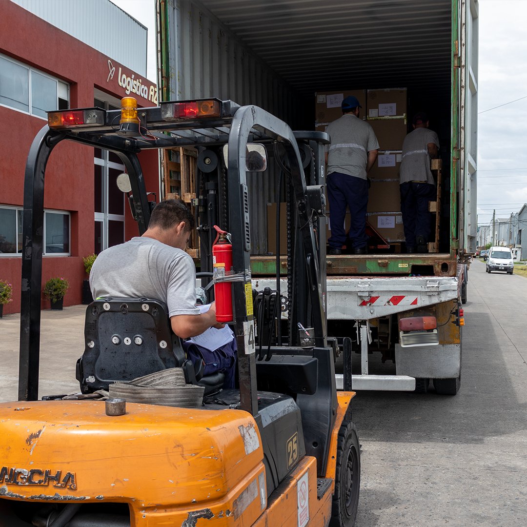 Logistica_AZ's tweet photo. Servicio de carga y descarga de mercaderías.
Picking &amp; Packing.
Estampillado fiscal Afip.
https://t.co/MKCJYkIx5o
.
.
.
#comercioexterior #comerciointernacional #zonafrancalaplata #comex https://t.co/0zFVOIa3gT
