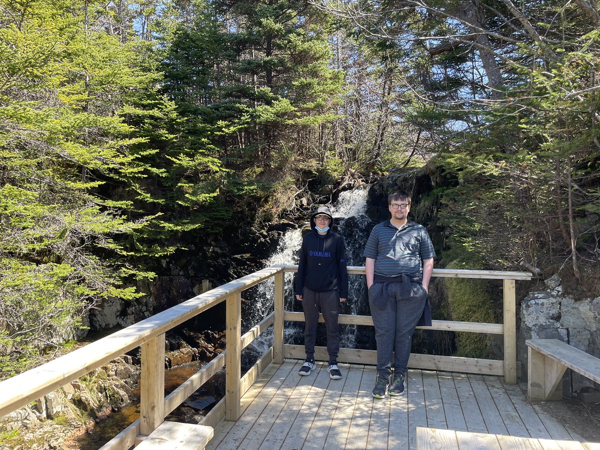 mrshicks9's tweet photo. Afternoon Nature Walk!🌲 🌊 🧚🥾 @dunneacademy https://t.co/s5SZu50zSG