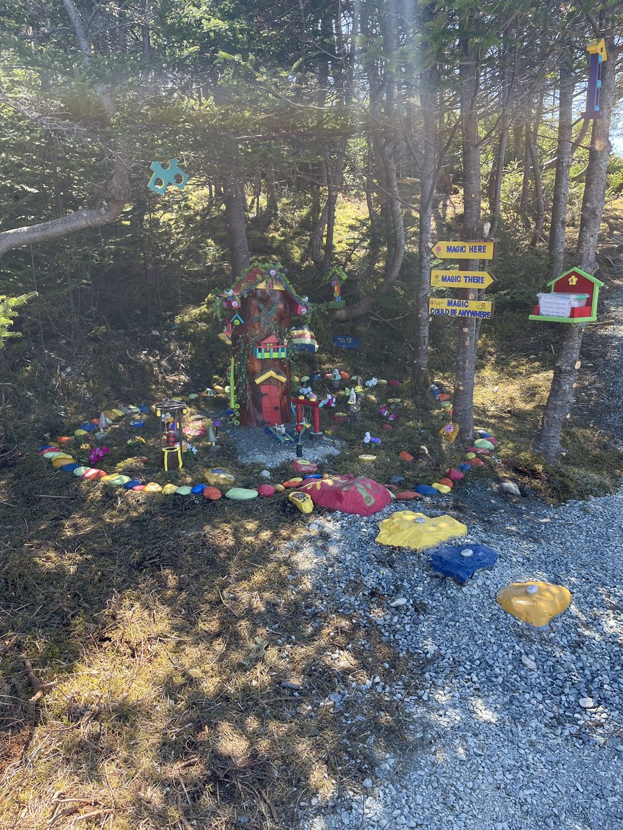 mrshicks9's tweet photo. Afternoon Nature Walk!🌲 🌊 🧚🥾 @dunneacademy https://t.co/s5SZu50zSG
