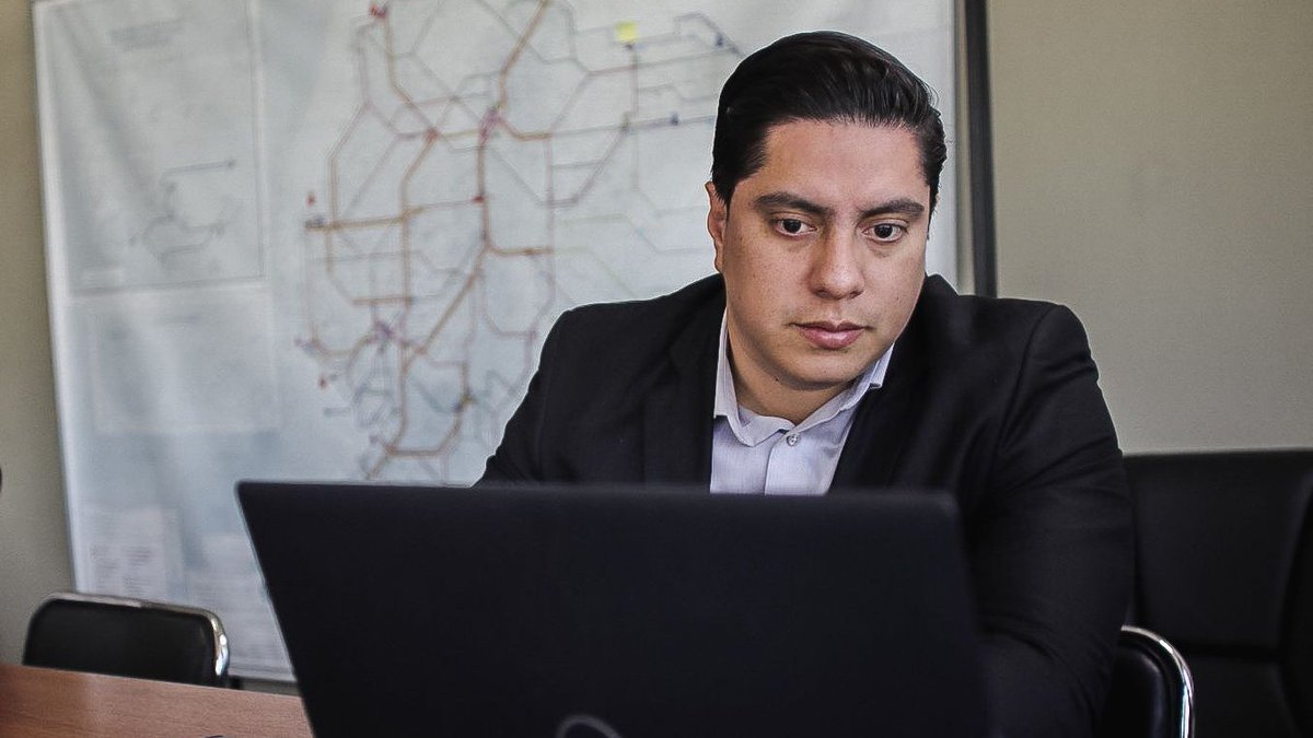 MIT_Ecuador's tweet photo. .@JuanPHidalgoC, subsecretario de Transporte Terrestre participó en el comité de seguimiento, dentro de la gobernanza de construcción de la #PNMUS, política que promoverá una movilidad urbana sostenible y amigable con el ambiente. 
@AFD_es
#JuntosCumplimos 
#MuéveteSostenible https://t.co/9omlneUeSn