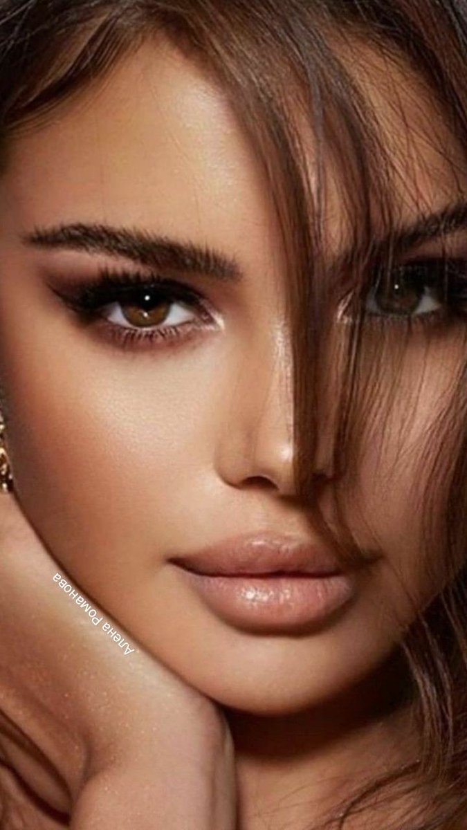 maviiask35's tweet photo. ♥️#ILEDE #SEN #SEN♥️
#SEN #BENİM uzanıpta
Tutamadığım hayallerimsin
#Kavuşamadığım özlemimsin
#SEN benim #HASRETİMSİN
#Eyyy #YÂR gözlerimden
Dökülen #YAŞIMSIN..
#ALDIĞIM nefesimsin
Bütün yollarıma engel koysalarda
#BEN yine #SANA gelirim
♥️●●♡ #BU #KALP ♡●●❤ https://t.co/hs4jbSLUXO