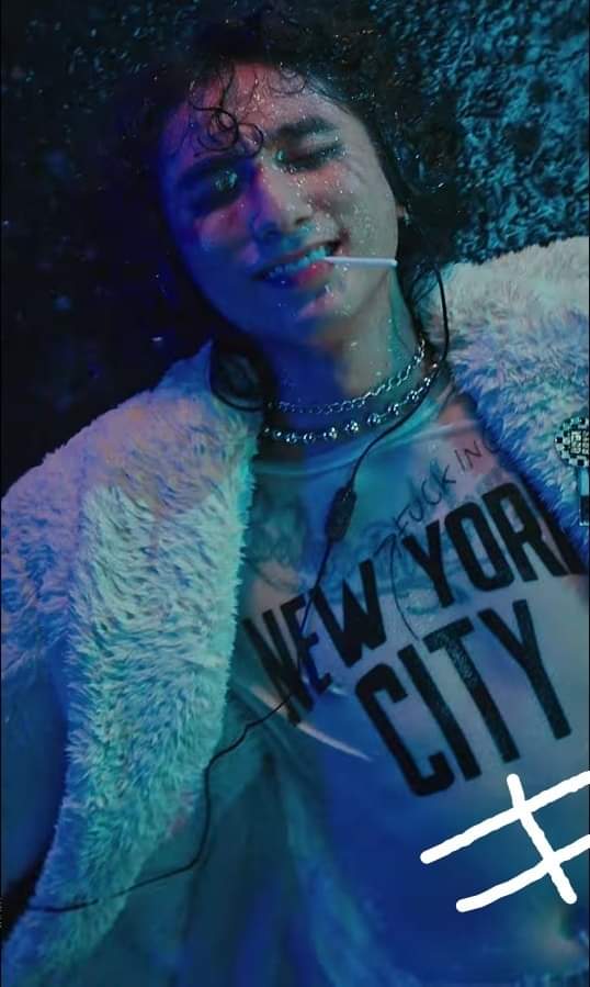 Cris85487669's tweet photo. Continue to listen to the song #TheresNoOneAtAll by #SonTungMTP on all the digital music platforms. @sontungmtp777 https://t.co/DhRoupMYLC