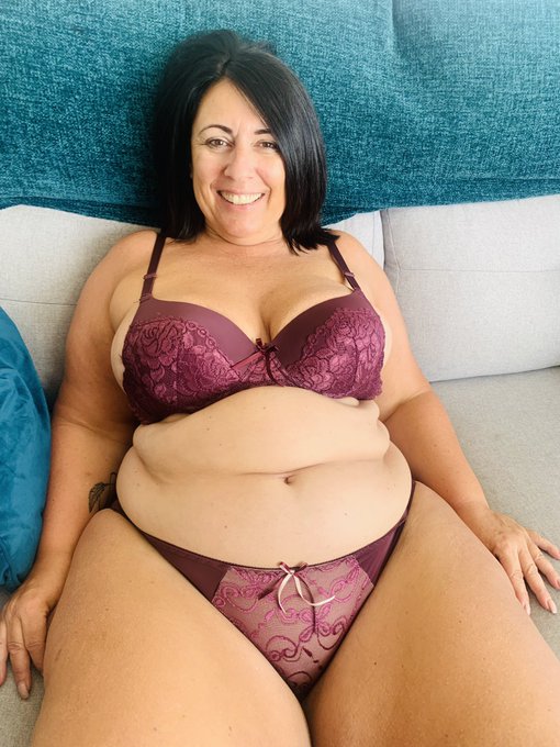 RT if you wanna know my naughty thoughts right now 😈 https://t.co/YWXEer1oU1