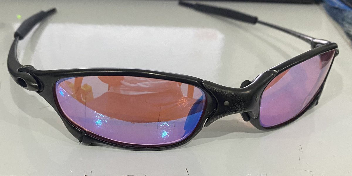 ganjassaur's tweet photo. Just got new lenses, who else is a Oakley Enthusiast?
#oakley #juliet #xmetal https://t.co/O4fBKRsE9O