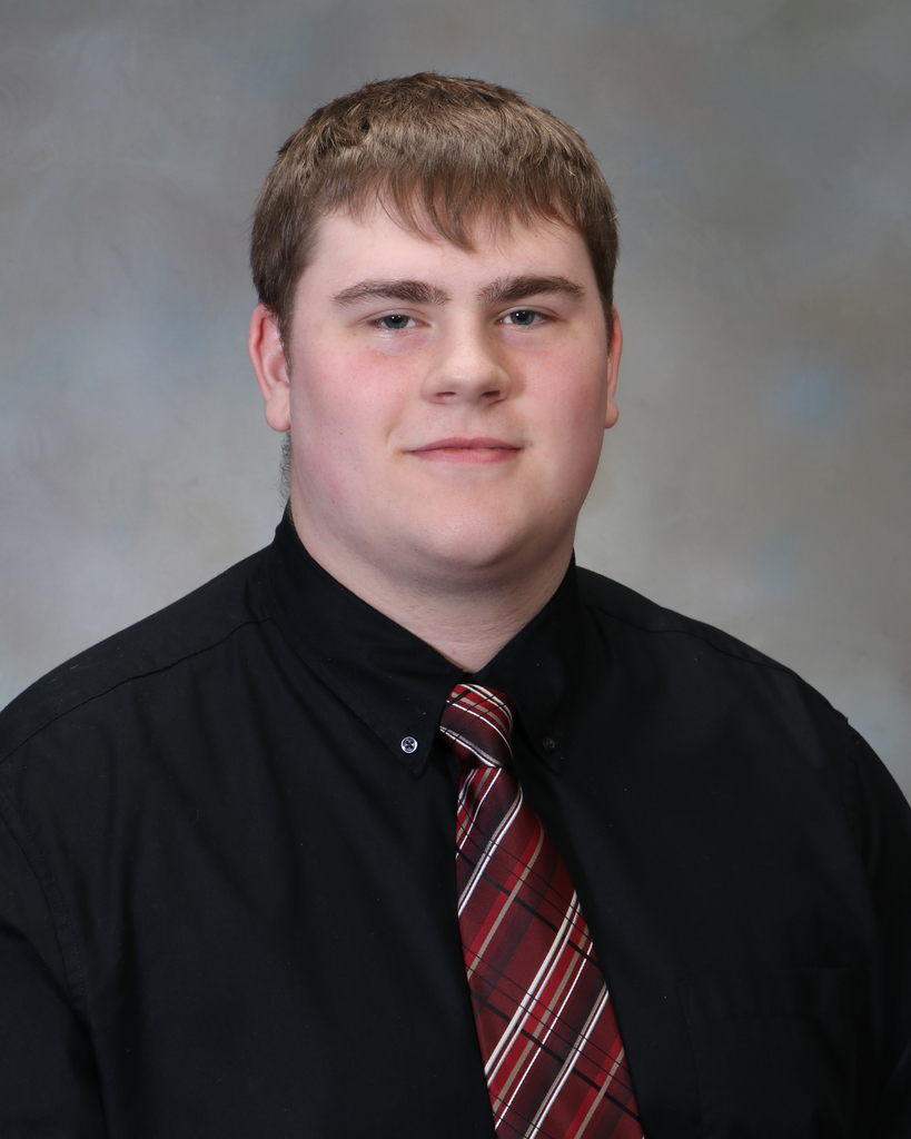 Good afternoon, Hornet family! Be sure to congratulate Lucy Reeter, Maria Rodriguez, Kennedy VanDusen, Christopher Willson, and other Class of 2022 seniors this week! Visit chillicotheschools.org/o/chs/page/sen… to learn more about this amazing group.