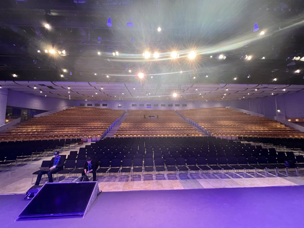 Laura J Hyatt tweet media