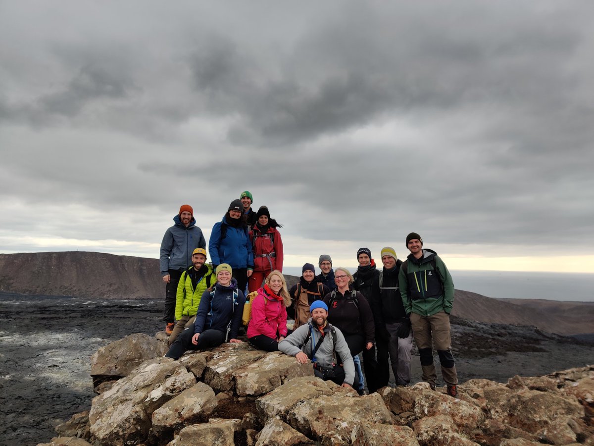 SeismoThilde's tweet photo. @uibgeo er godt representert på ekskursjon rund #Reykjanes, #Island i forbindelse med #NGWM22. Her ved #Fagradalsfjall 🌋🌋 https://t.co/gQ4crzxKvb