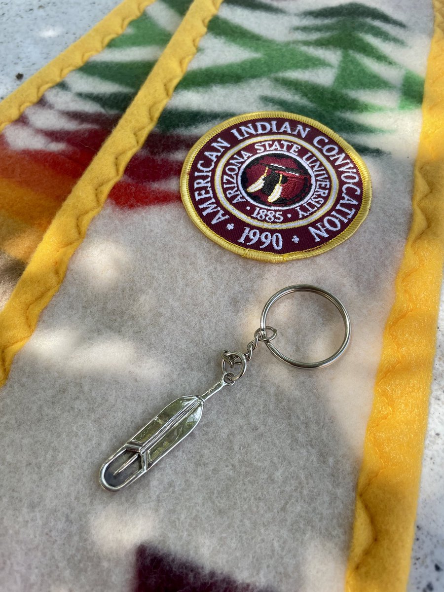 ASUTurningPoint's tweet photo. Know of a #NativeSunDevil graduating? Head on over to our Facebook & Instagram pages to nominate them for a chance to win one of our sterling silver feather pieces below!
Pin β‘οΈ head to our Instagram page
Keychain β‘οΈ head to our Facebook page
Good luck! https://t.co/oBWmzDXgQ2