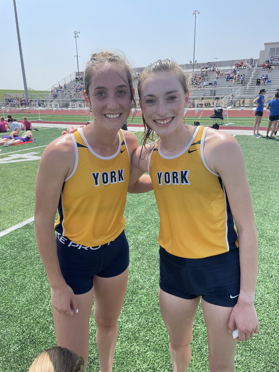 YorkDukeTandF's tweet photo. 3200: @StuckeyKassidy DISTRICT CHAMP🥇@BrynnHirschfeld  RUNNER UP 🥈#yorkdukes #YHStamina #six&amp;seven https://t.co/QBAb1KL4E7