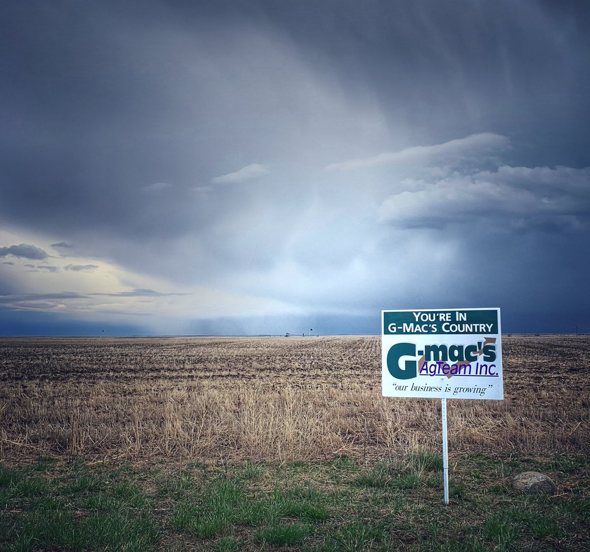 kacidale's tweet photo. Rain Showers and Trial Signs, it’s a great day to have a great day. #plant22 @GMacsAgTeam https://t.co/Bso0EnSsYQ
