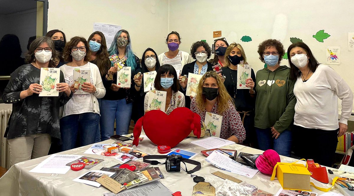 elquellegim's tweet photo. Ahir dilluns vam fer trobada i vam compartir la vida amb la @martagubau A través de la seva experiència ens va obsequiar vida d'aquesta que ella diu que li han regalat i que no és 100% seva.
Un exemple de generositat, passió,  vitalitat i saviesa.
Gràcies Marta!
#llegim https://t.co/rAlrIgviSh