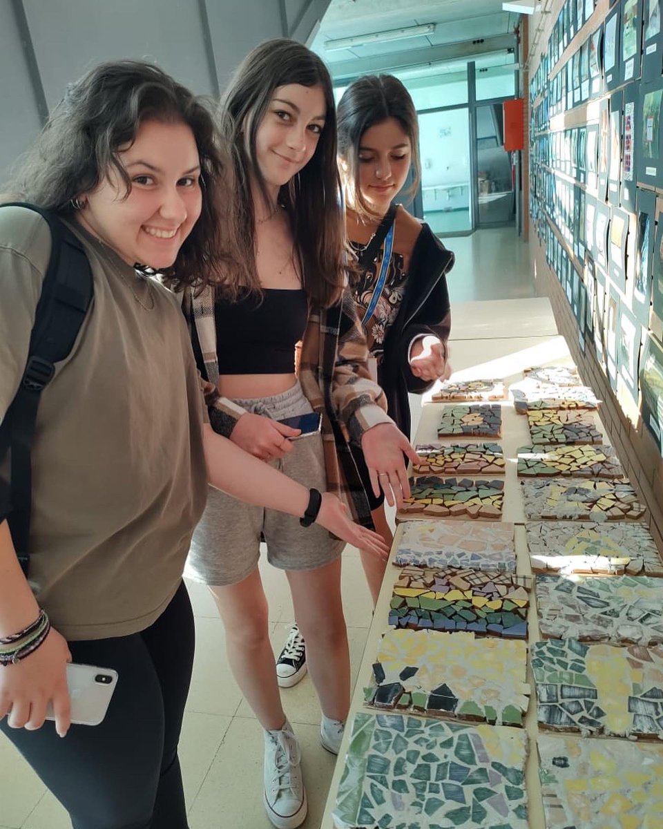 Escolaelcim's tweet photo. 🇪🇺𝐃𝐀𝐘 𝟐 ~ Tallers variats i un esmorzar típic. Hem gaudit tots plegats jugant a hoquei, l’esport de la ciutat! #escolaelcim #terrassa #ErasmusPlus
#etwinninig_europe
#ErasmusPlusES
#MiErasmusPlus
@sepie_gob
#activecreativeenterprising https://t.co/v3vNYRQnix