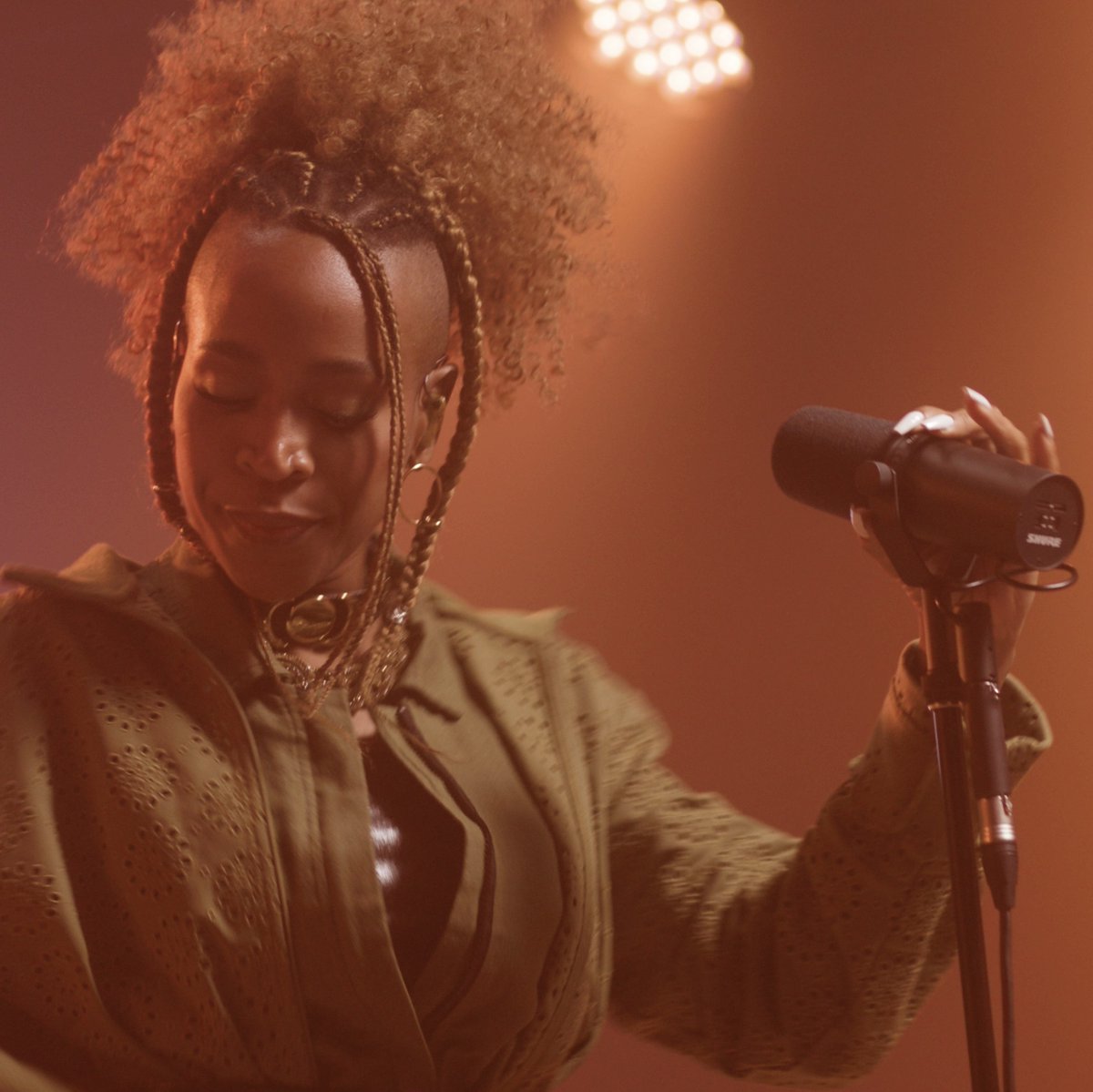 karolconka's tweet image. Gente, recentemente participei do #StudioF da @filtrbrasil, fazendo algumas versões exclusivas de algumas músicas do Urucum, e você pode conferir todos os vídeos no canal deles no YouTube ou ouvir as versões que já estão disponíveis no meu perfil do @spotifybrasil ❤️